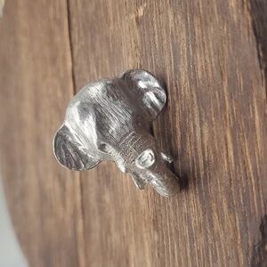 Elephant pin vintage animal jewelry‎ B529